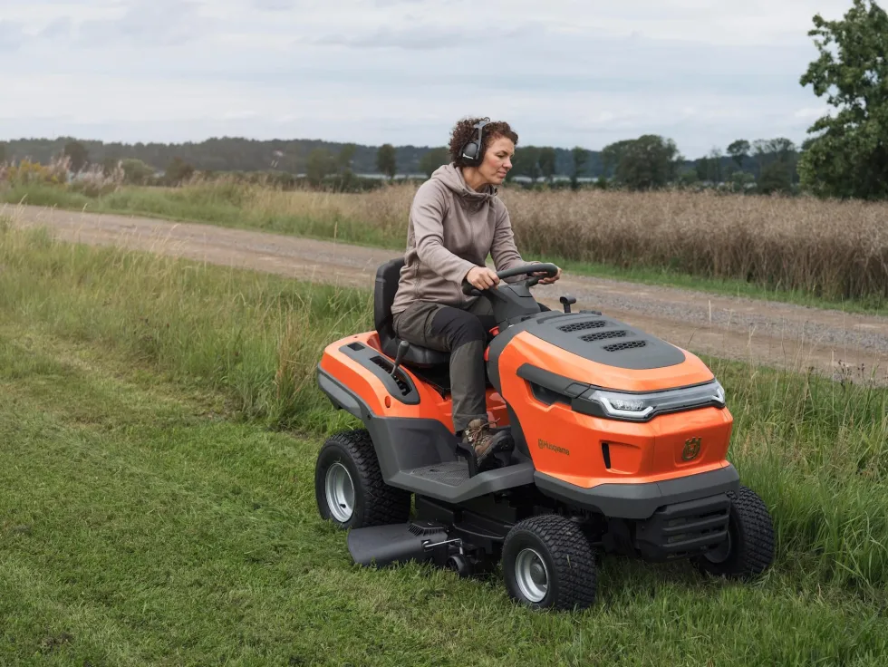 Husqvarna Trädgårdstraktor TS 215T
