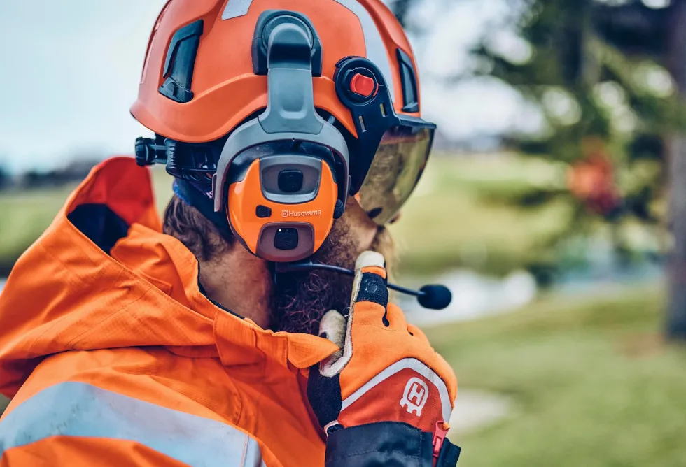 Husqvarna X-COM Active Hörselskydd med hjälmfäste