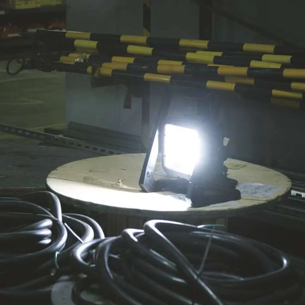 Makita Arbetsbelysning DEADML805 LED 18V/230V utan batteri & laddare