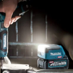 Makita Arbetslampa & USB 300Lm XGT 40V utan Batteri & Laddare