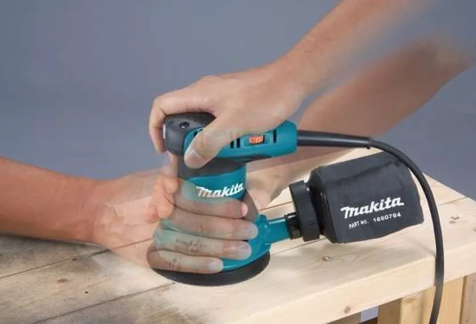 Makita Excenterslip BO5031K 125mm i väska