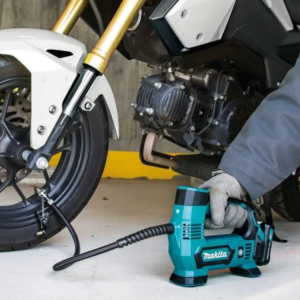Makita Kompressor MP100DZ