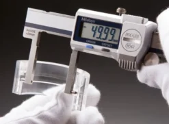 Mitutoyo ABSOLUTE Digimatic Skjutmått 573-746-20 med utåtriktade mätspetsar 0,804-6in, 0,0005in, IP67, friktionsrulle, datautgång