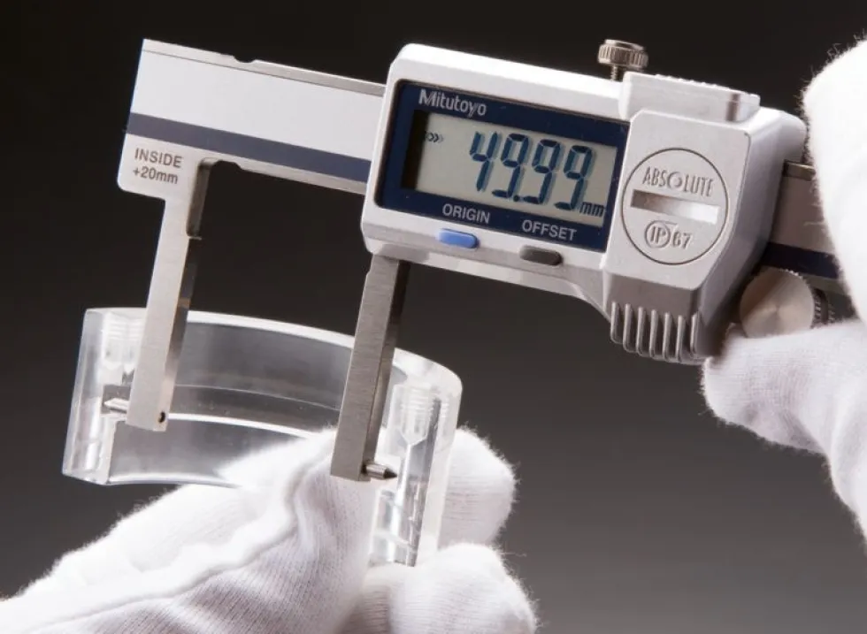Mitutoyo ABSOLUTE Digimatic Skjutmått 573-745-20 med utåtriktade mätskänklar 0,404-6in, 0,0005in, IP67, friktionsrulle, datautgång