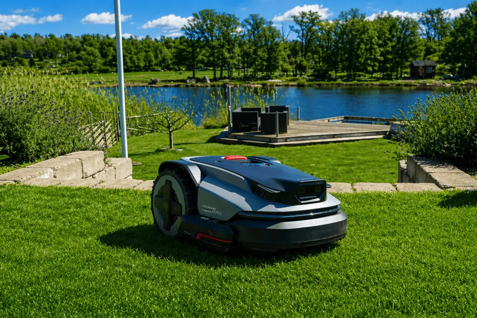 Roborock RockMow S115 Premiumpaket med garage och 4G