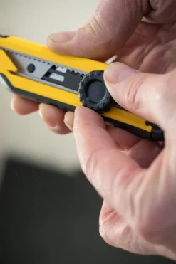 Stanley Brytbladskniv STHT10268-0 18mm med låsskruv