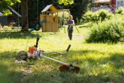 STIHL FS 240 C-E Röjsåg inkl. sele och tre skärutrustningar