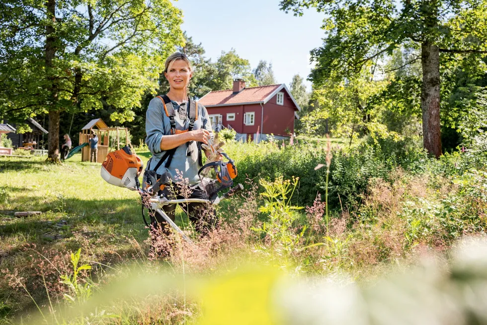 STIHL FS 240 C-E Röjsåg inkl. sele och tre skärutrustningar