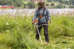 STIHL FS 240 C-E Röjsåg inkl. sele och tre skärutrustningar