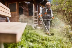 STIHL FS 131 Röjsåg inkl. sele och tre skärutrustningar