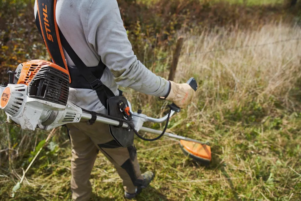 STIHL FS 131 Röjsåg inkl. sele och tre skärutrustningar
