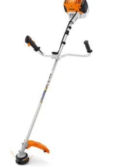 STIHL FS 131 Röjsåg inkl. sele och tre skärutrustningar