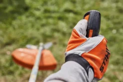 STIHL FS 131 Röjsåg inkl. sele och tre skärutrustningar