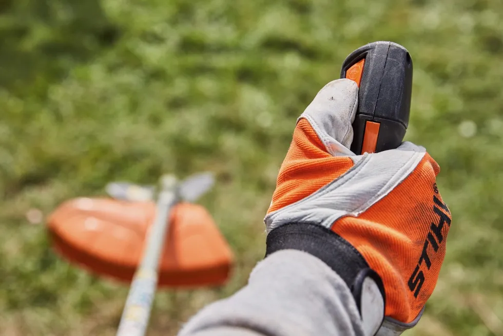 STIHL FS 131 Röjsåg inkl. sele och tre skärutrustningar