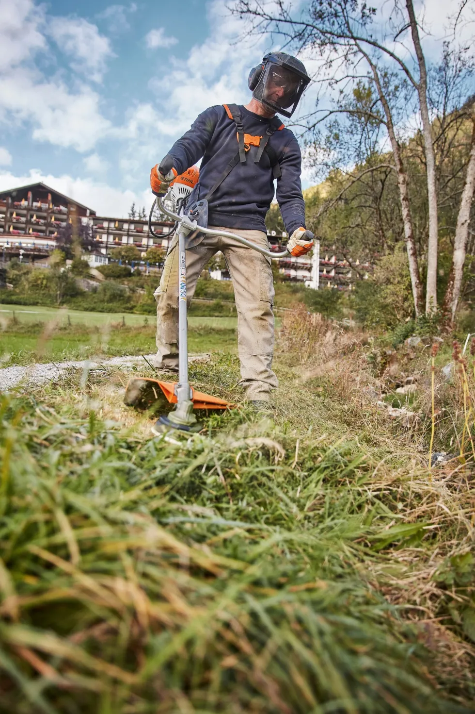 STIHL FS 131 Röjsåg inkl. sele och tre skärutrustningar