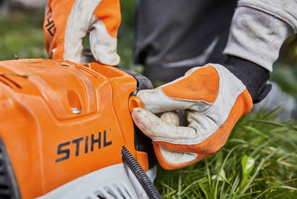 STIHL FS 131 Röjsåg inkl. sele och tre skärutrustningar