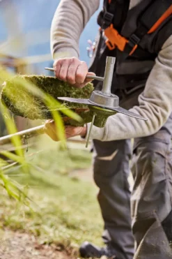 STIHL FS 131 Röjsåg inkl. sele och tre skärutrustningar