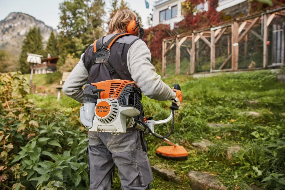 STIHL FS 131 Röjsåg inkl. sele och tre skärutrustningar