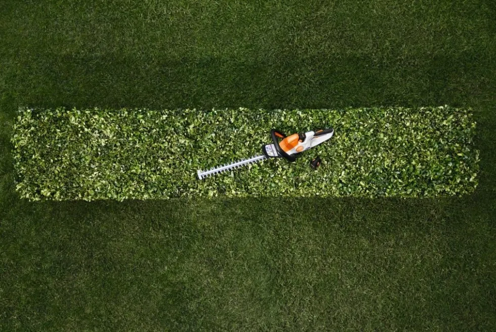 Stihl HSA 40 Batterihäcksax med batteri och laddare