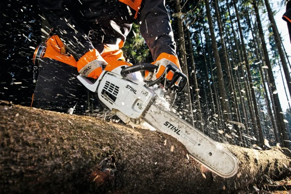 STIHL MS 201 C-M Motorsåg inkl. 30 cm svärd och kedja