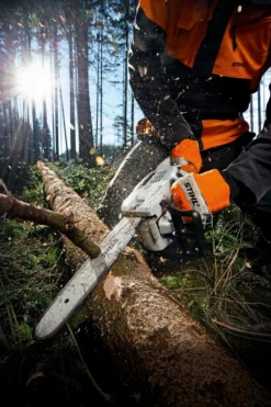 STIHL MS 201 C-M Motorsåg inkl. 30 cm svärd och kedja