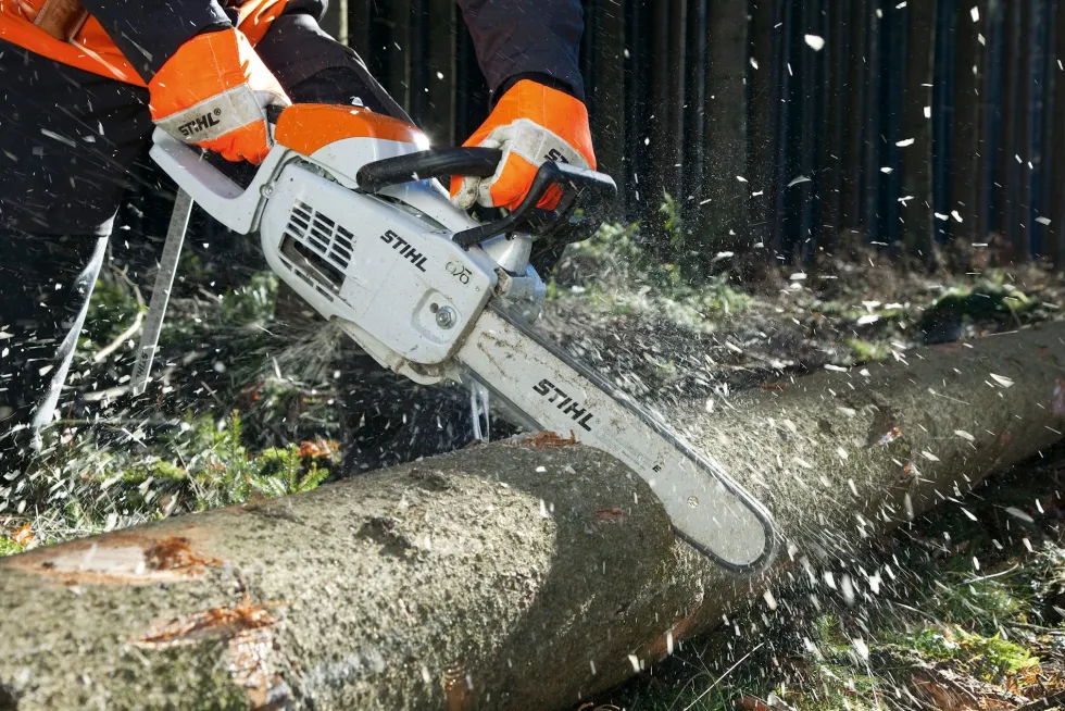 STIHL MS 201 C-M Motorsåg inkl. 30 cm svärd och kedja