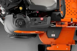 Zero-Turn Husqvarna Åkgräsklippare spasktyrd Z 448, B&S Endurance 23 hk